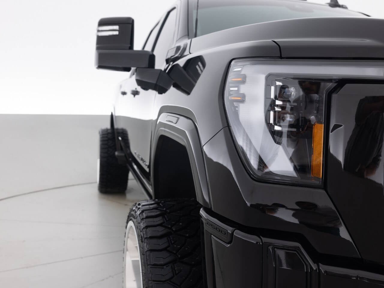 Used 2025 GMC Sierra 2500 Denali w/ Denali Reserve Package AWD/4WD image 11