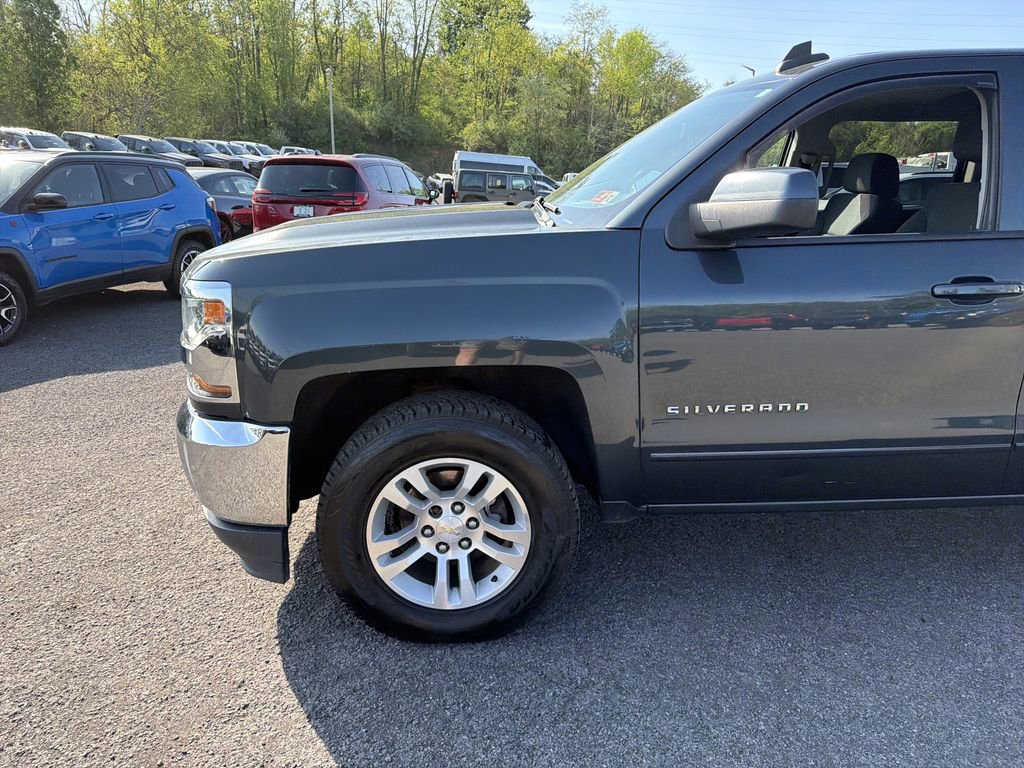 Used 2018 Chevrolet Silverado 1500 LT w/ All Star Edition AWD/4WD image 9