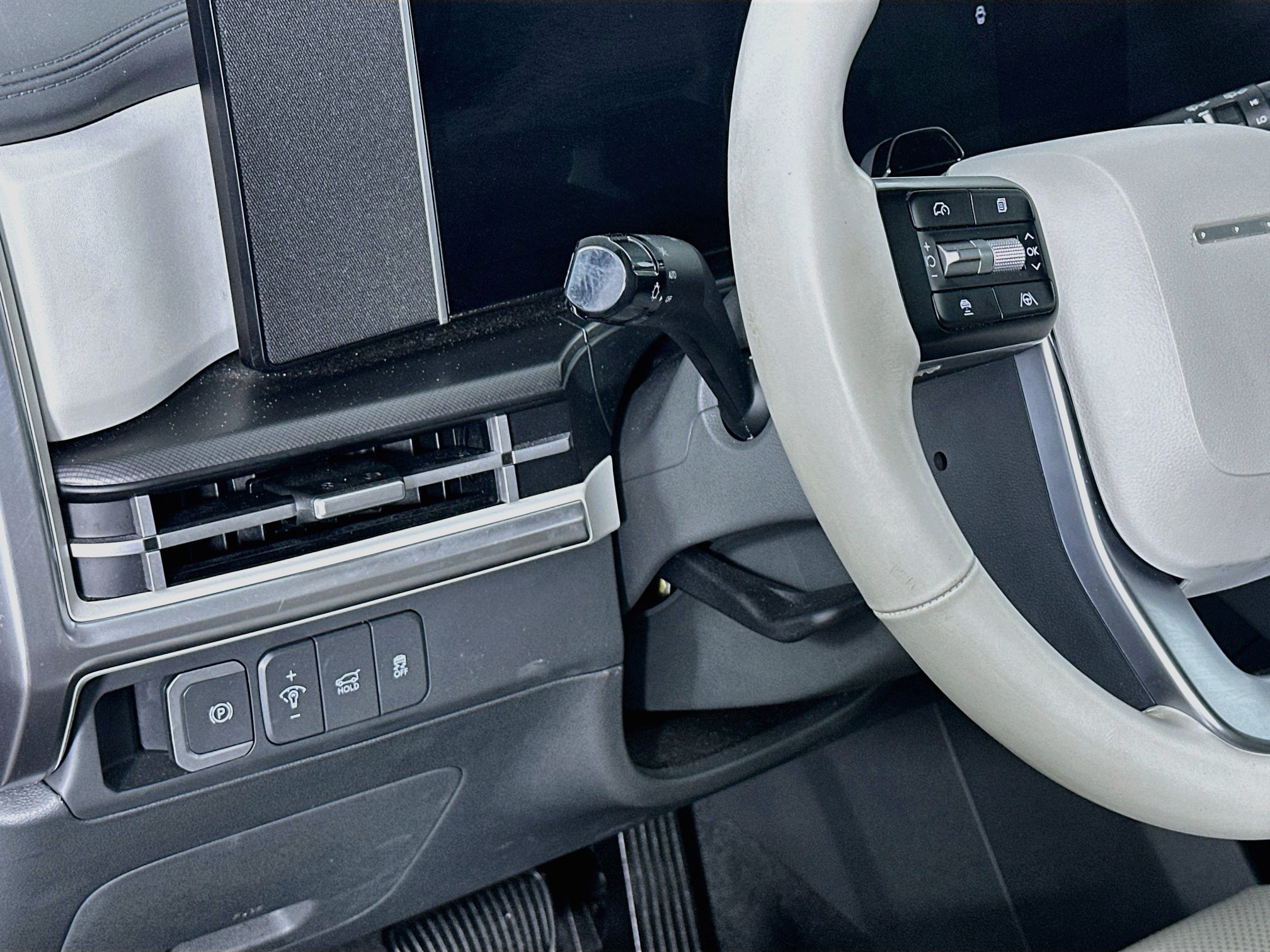 Used 2025 Hyundai Santa Fe SEL FWD image 17