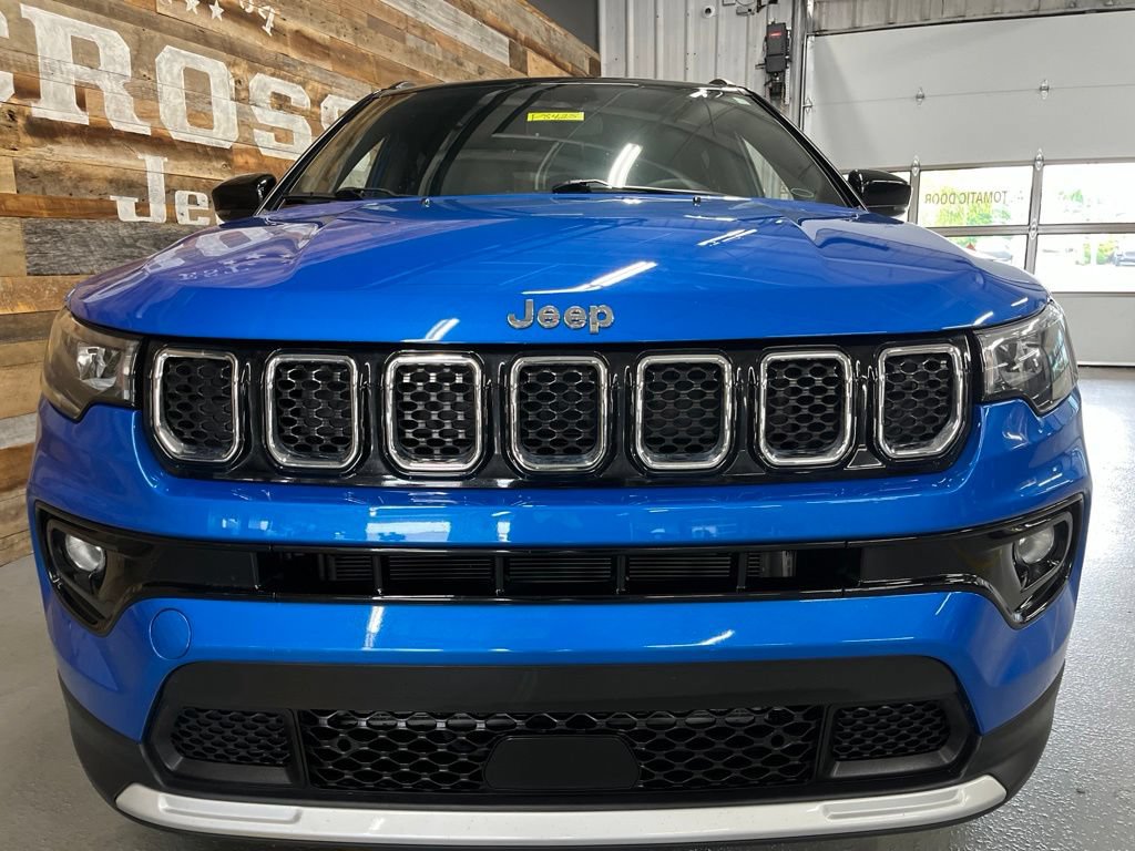 Used 2023 Jeep Compass Limited AWD/4WD image 4