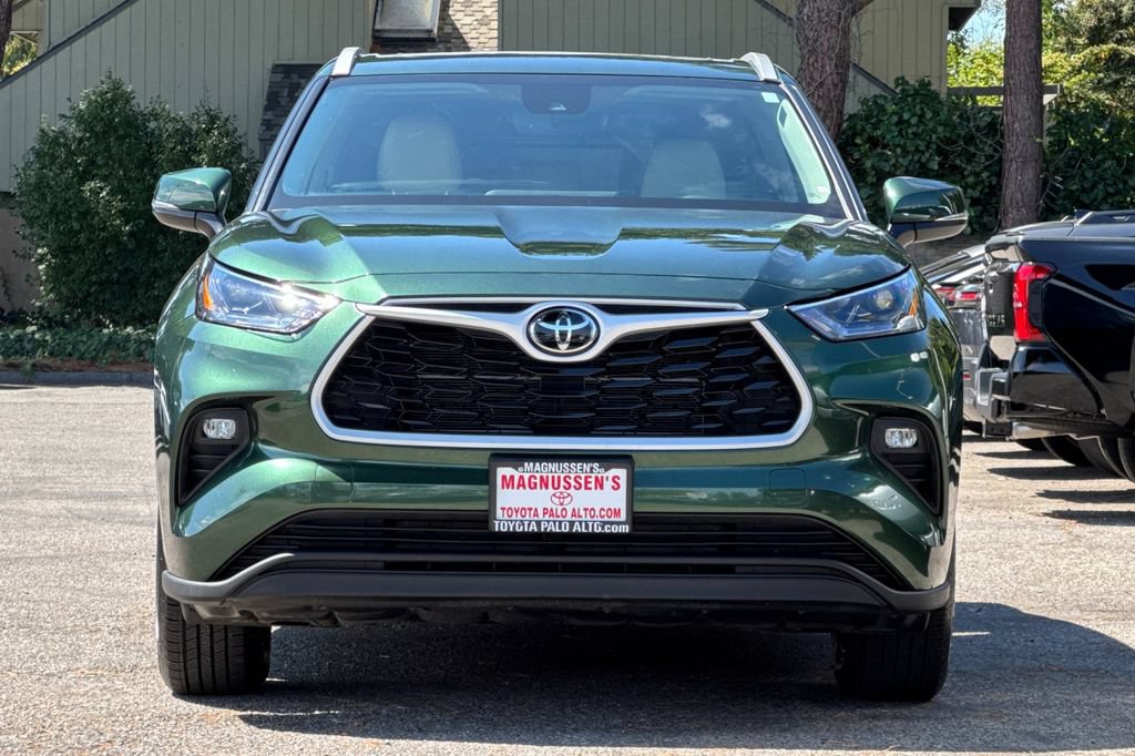 Certified 2025 Toyota Highlander XLE AWD/4WD image 8