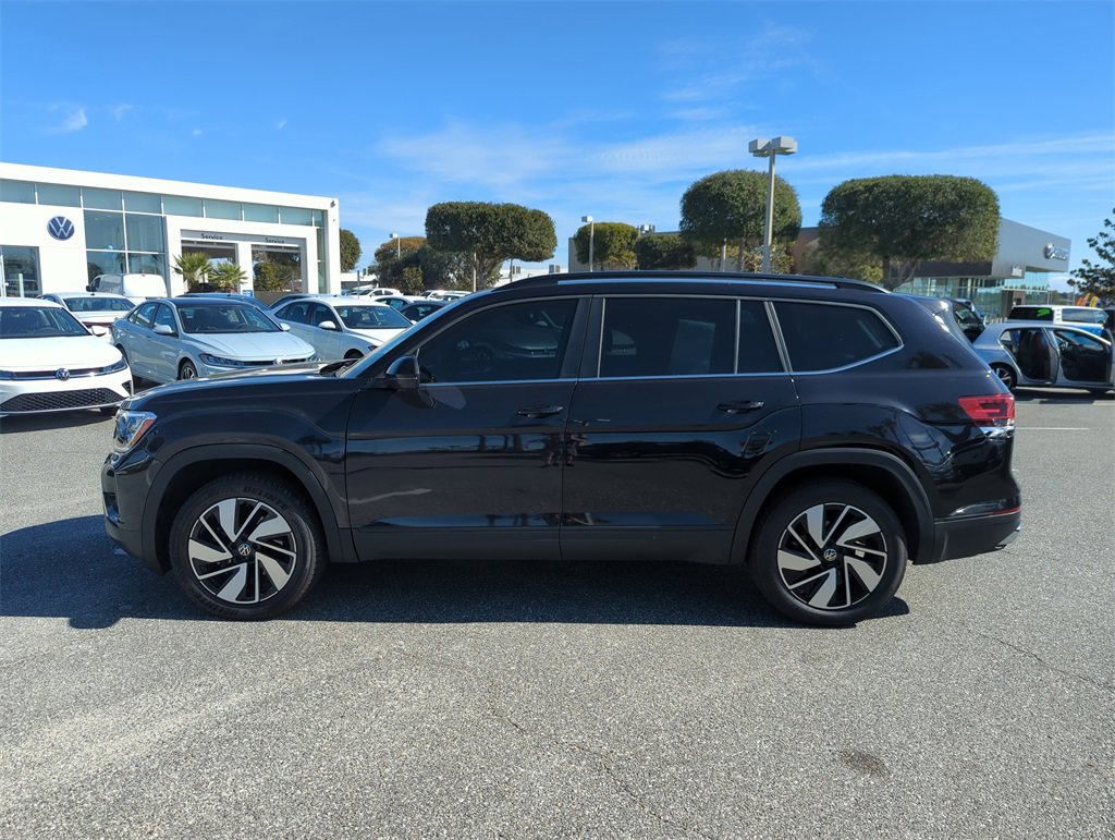 Used 2025 Volkswagen Atlas SE image 11