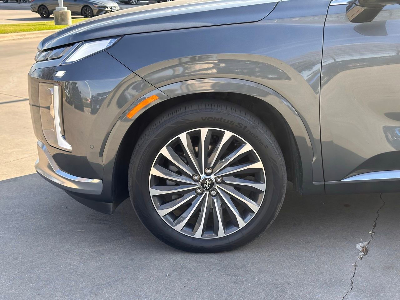 Used 2024 Hyundai Palisade Calligraphy image 6