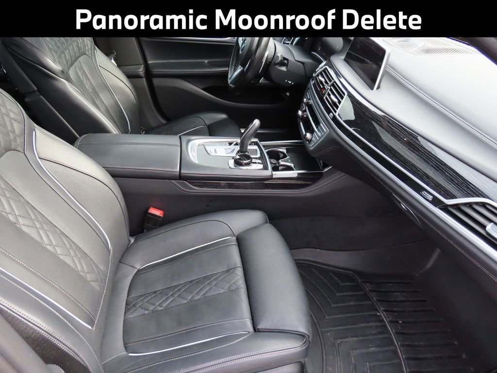 Used 2022 BMW 750i xDrive w/ Luxury Rear Seating Package image 12