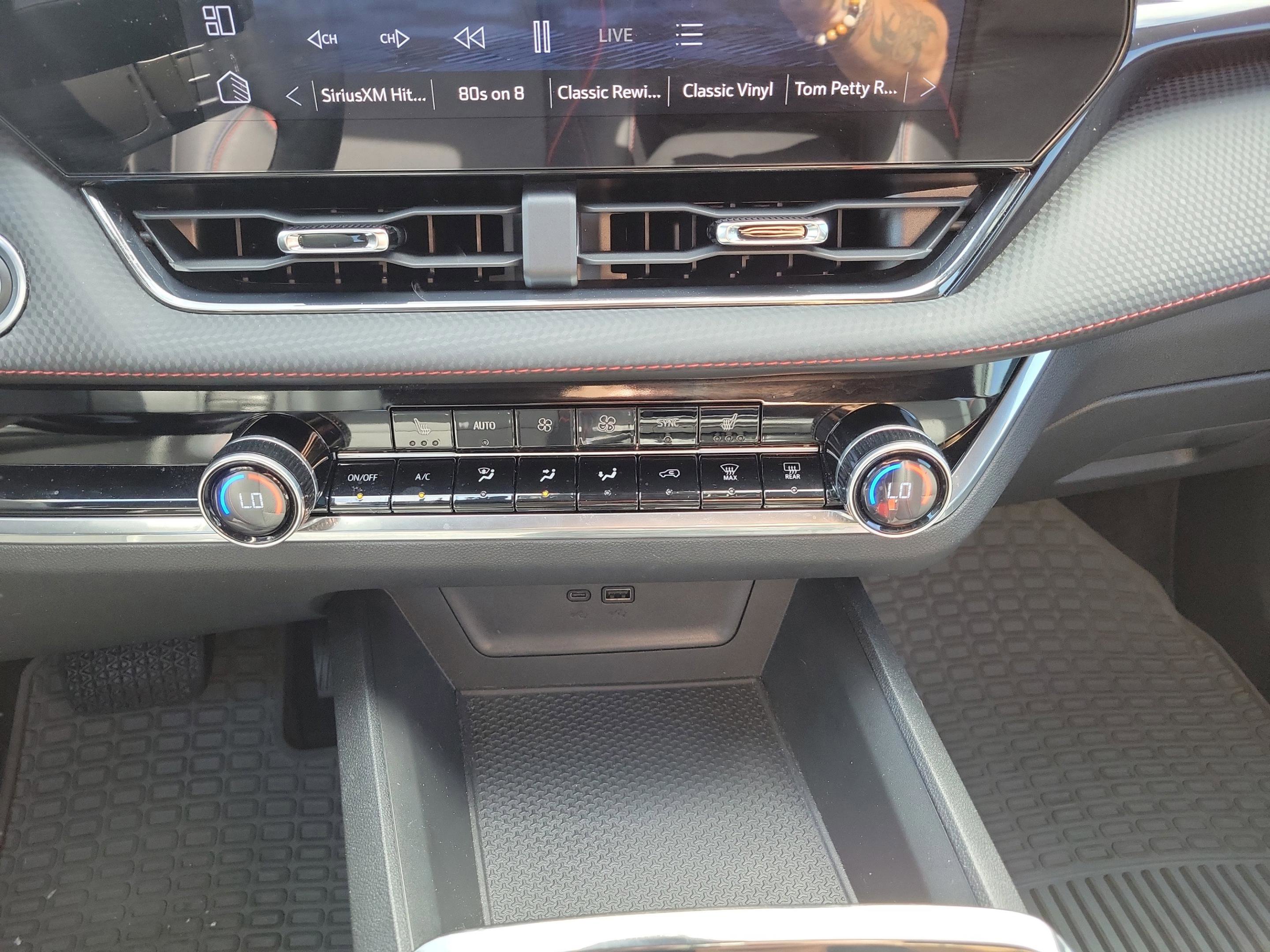 Used 2025 Chevrolet Equinox RS w/ Safety and Technology Package image 14