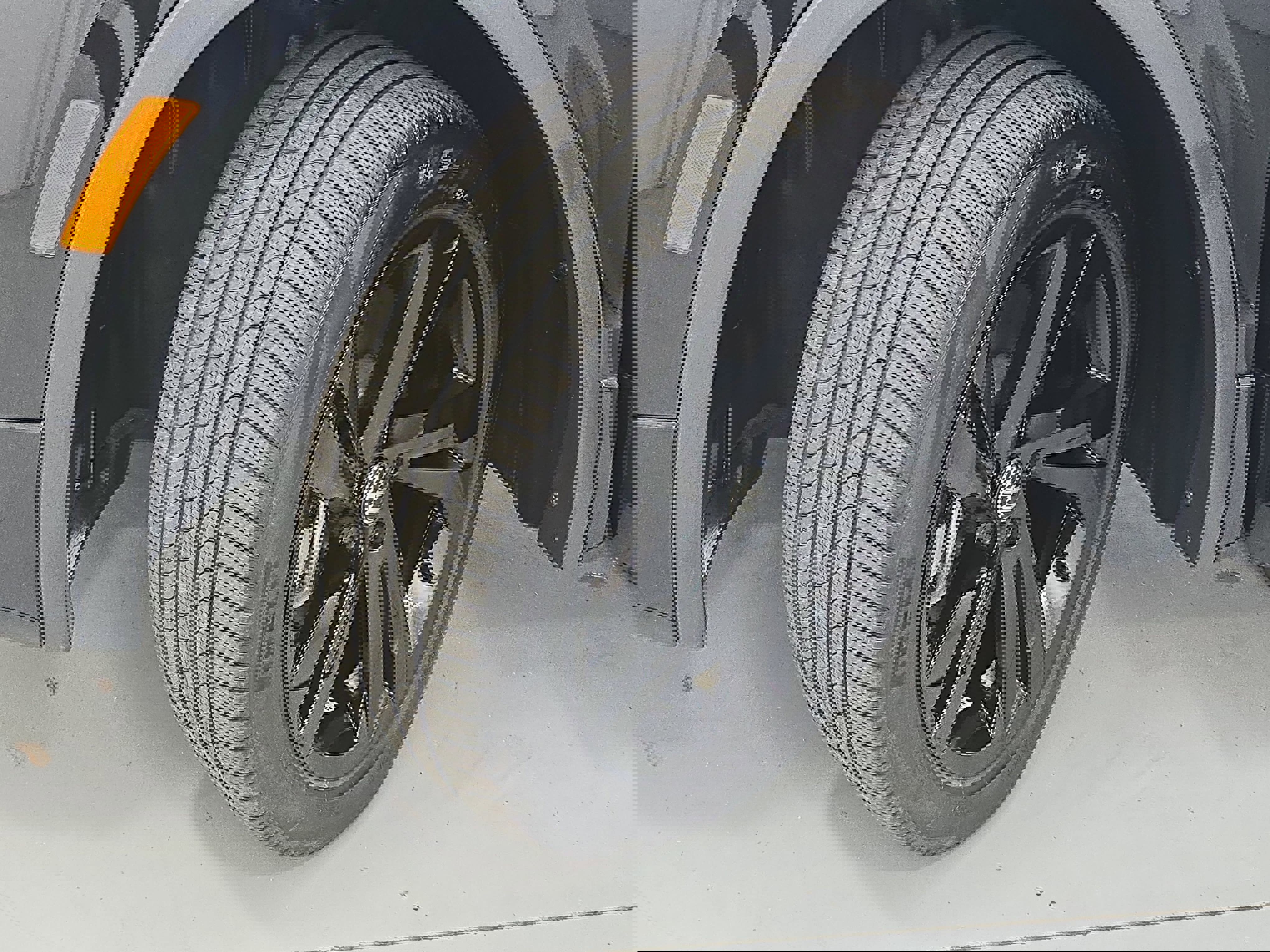 Certified 2024 Volkswagen Tiguan SE R-Line image 33