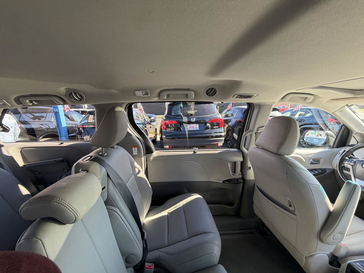 Used 2017 Toyota Sienna XLE w/ XLE Navigation Package FWD image 35