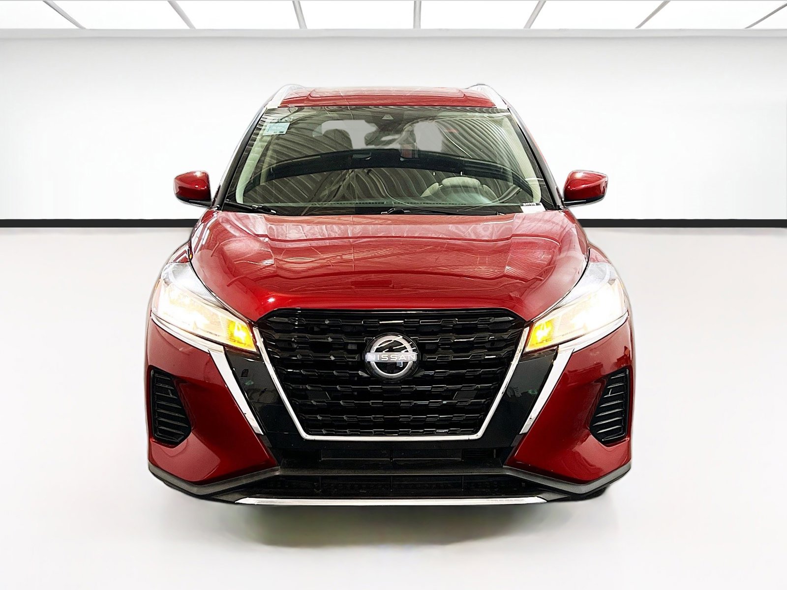 Used 2023 Nissan Kicks SV FWD image 2