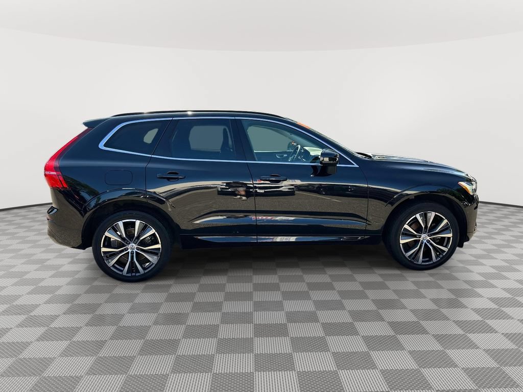 Used 2022 Volvo XC60 B5 Momentum w/ Climate Package AWD/4WD image 2