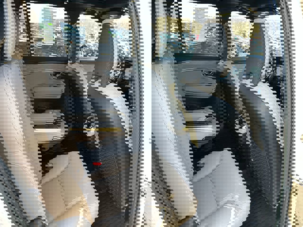 Used 2026 Volvo XC90 B5 Plus w/ Protection Package image 17