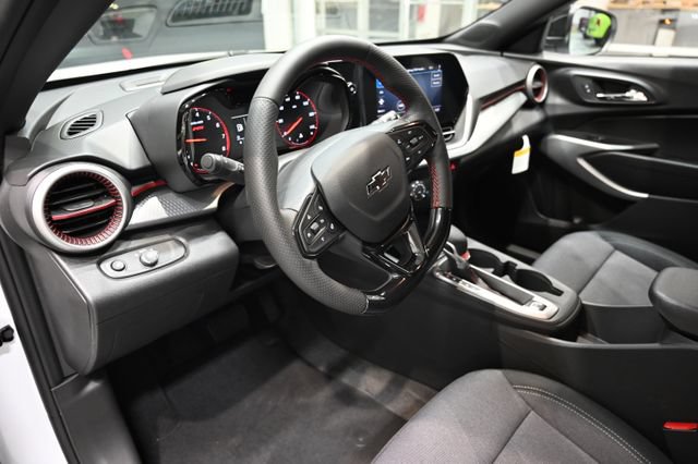 New 2026 Chevrolet Trax RS w/ Sunroof Package FWD image 22