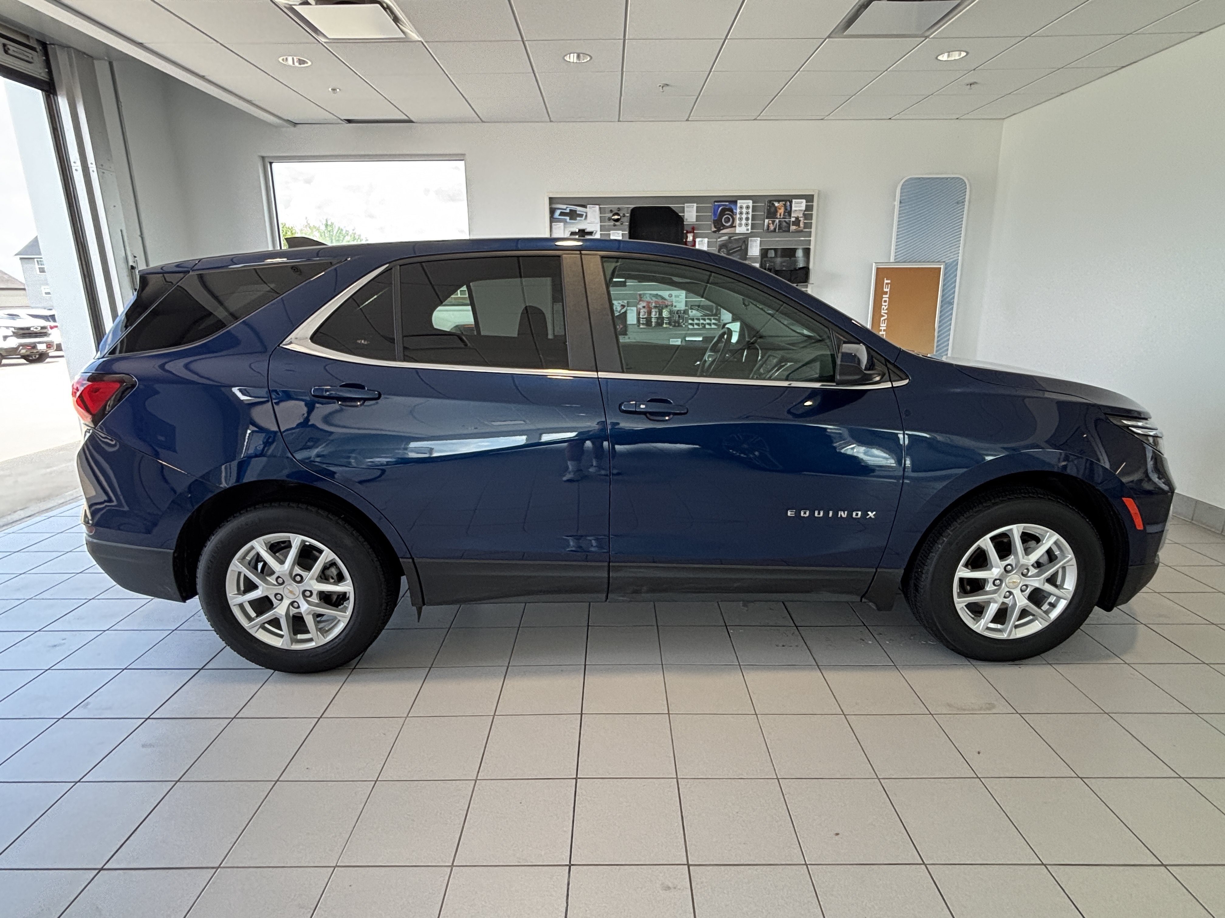 Used 2023 Chevrolet Equinox LT FWD image 6