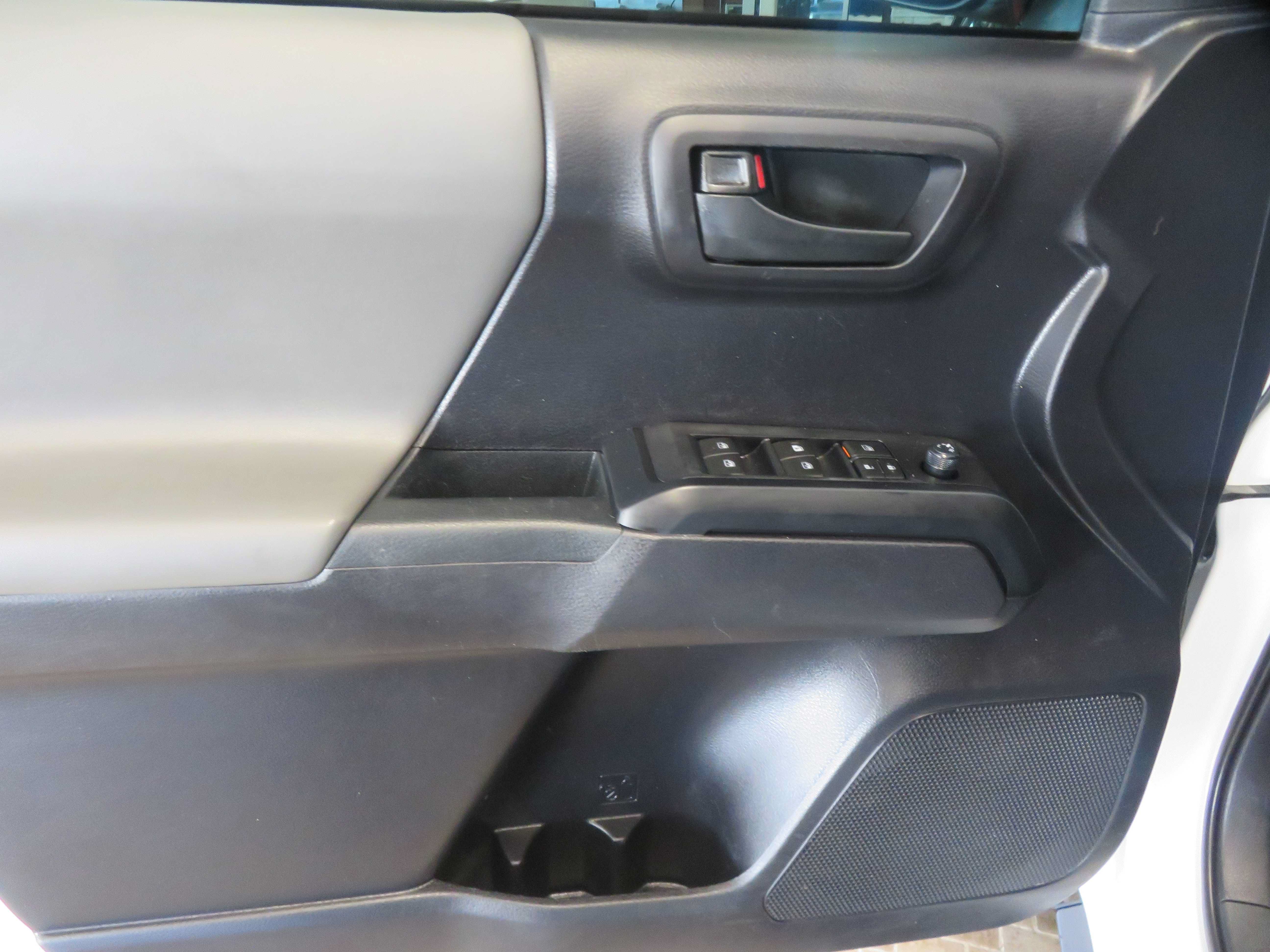 Used 2020 Toyota Tacoma SR AWD/4WD image 14
