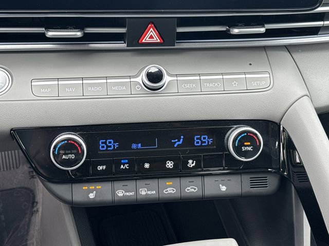 Certified 2025 Hyundai Elantra SEL FWD image 28