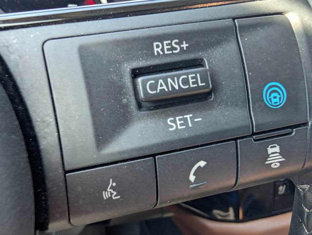 Used 2024 Nissan Pathfinder Platinum AWD/4WD image 18