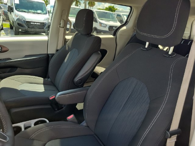 Used 2024 Chrysler Voyager LX FWD image 25