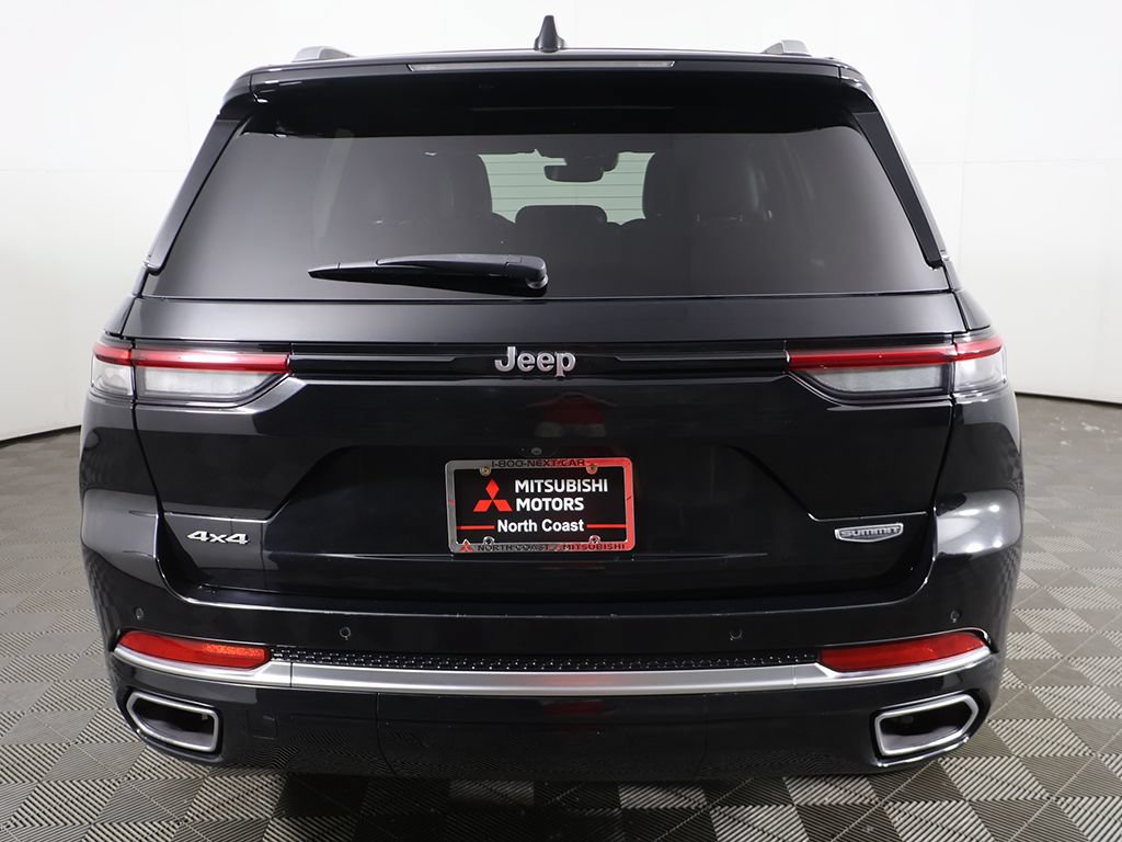 Used 2023 Jeep Grand Cherokee Summit w/ Luxury Tech Group V AWD/4WD image 16