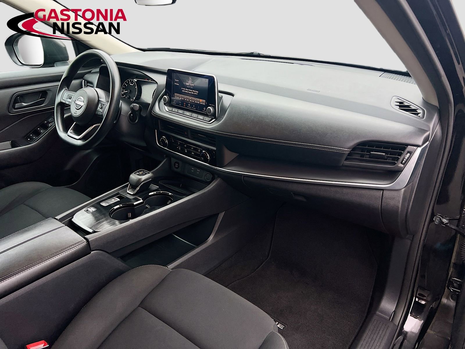 Used 2024 Nissan Rogue S image 36