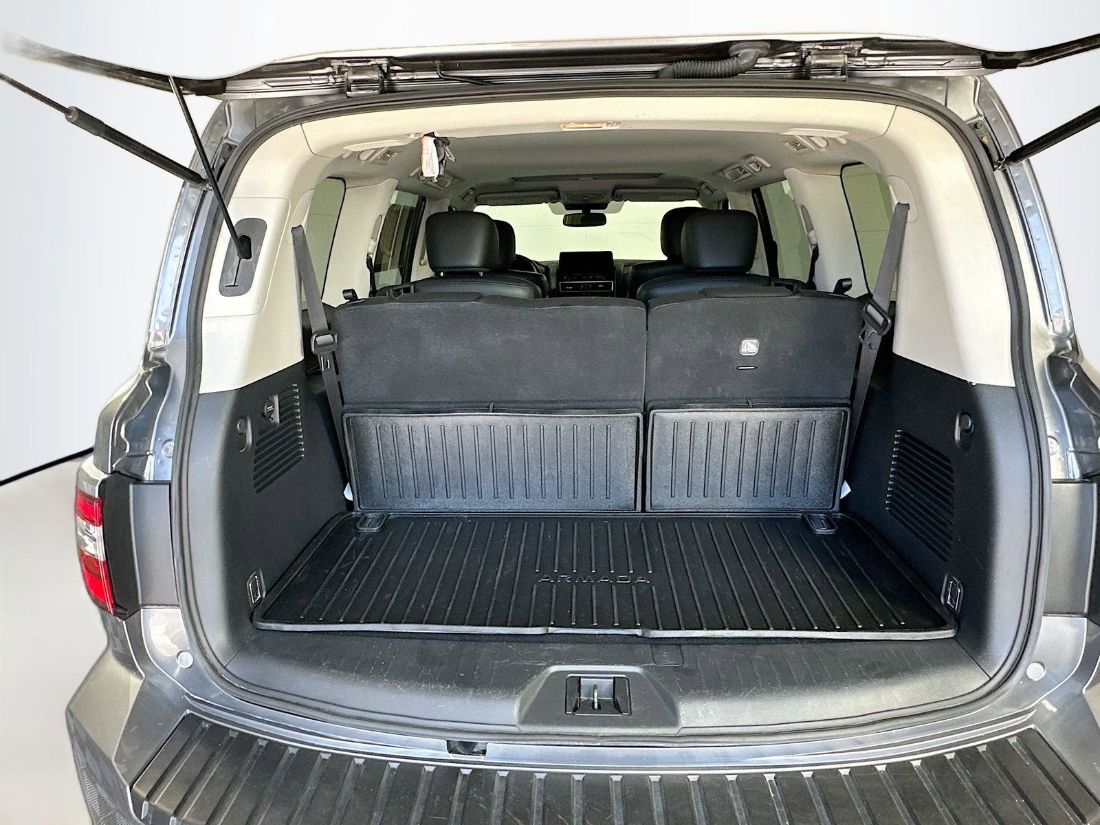 Used 2023 Nissan Armada SL w/ Captain's Chairs Package AWD/4WD image 27