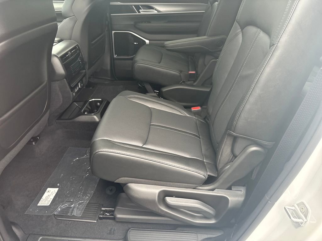 New 2026 Jeep Grand Wagoneer L Limited image 37