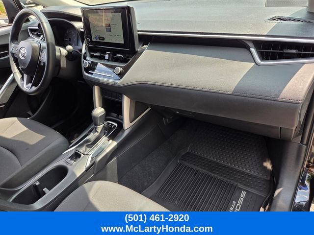Used 2025 Toyota Corolla Cross LE AWD/4WD image 16