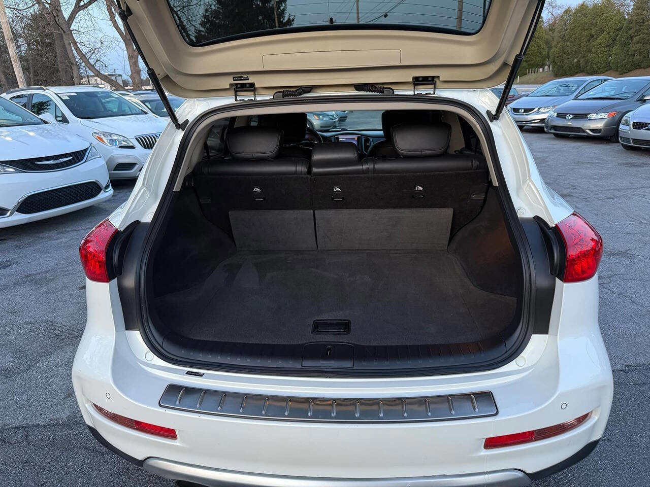 Used 2017 INFINITI QX50 2WD w/ Technology Package image 11