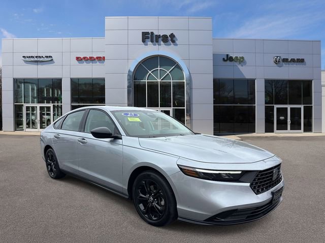 Used 2025 Honda Accord SE image 1