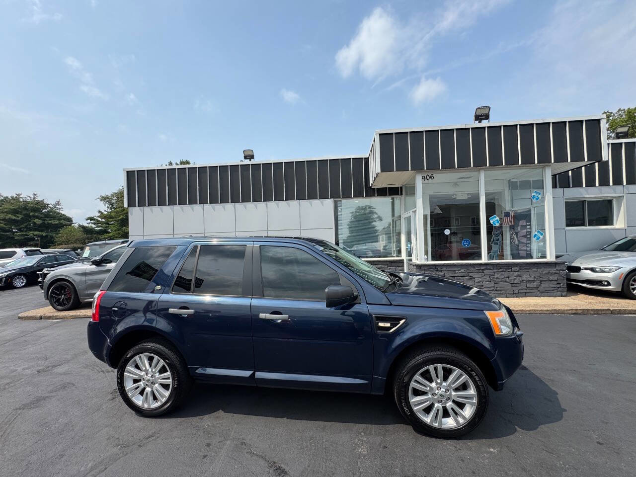 Used 2009 Land Rover LR2 HSE image 9