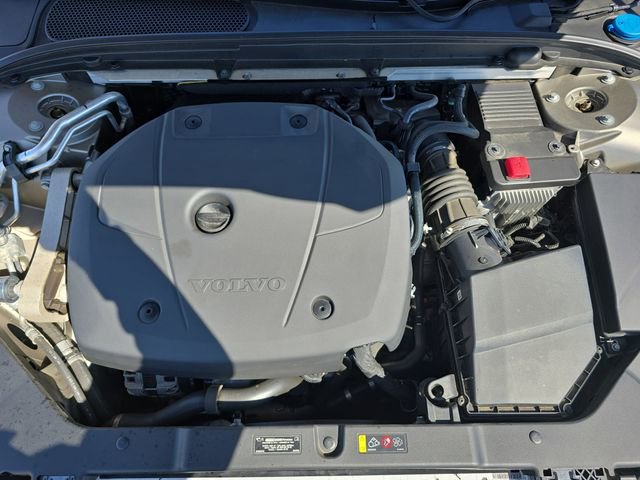 Used 2021 Volvo S60 T6 Momentum w/ Premium Package image 34