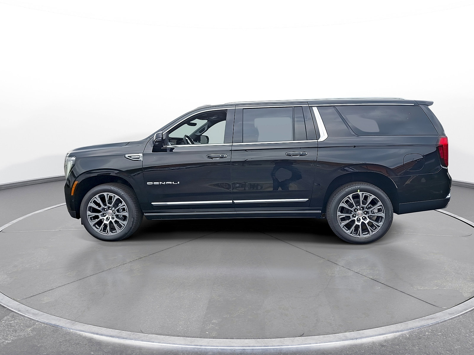 New 2026 GMC Yukon XL Denali w/ Denali Reserve Package AWD/4WD image 5