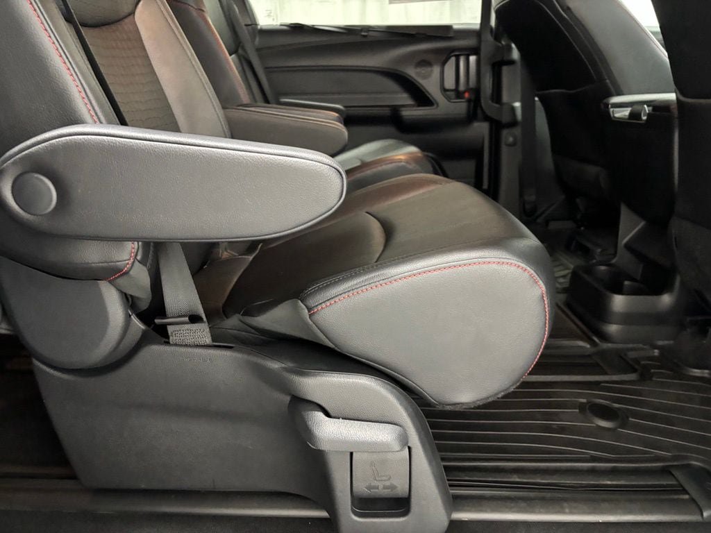 Used 2025 Toyota Sienna XSE FWD image 57