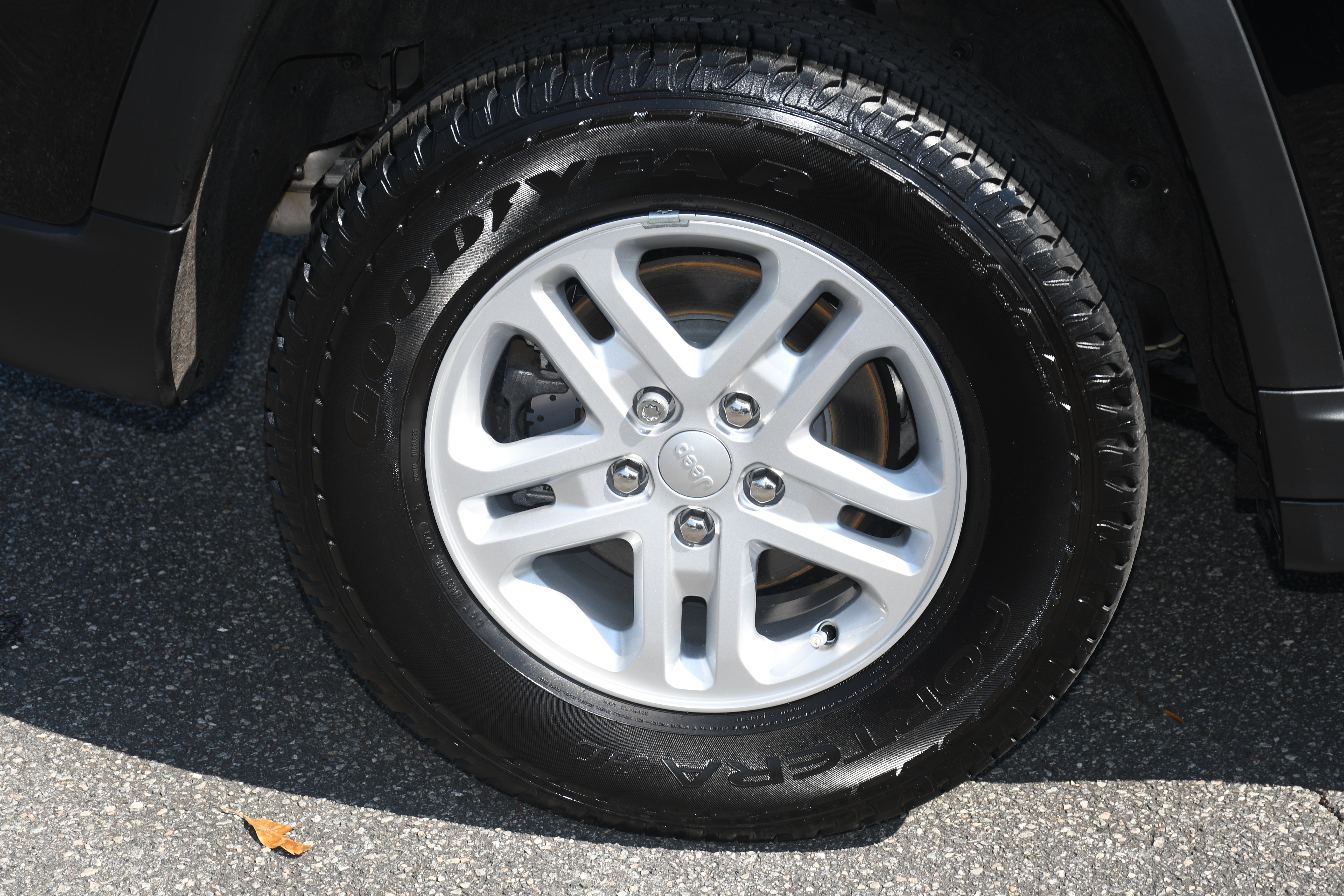 Used 2024 Jeep Grand Cherokee Laredo w/ Luxury Tech Group I image 21