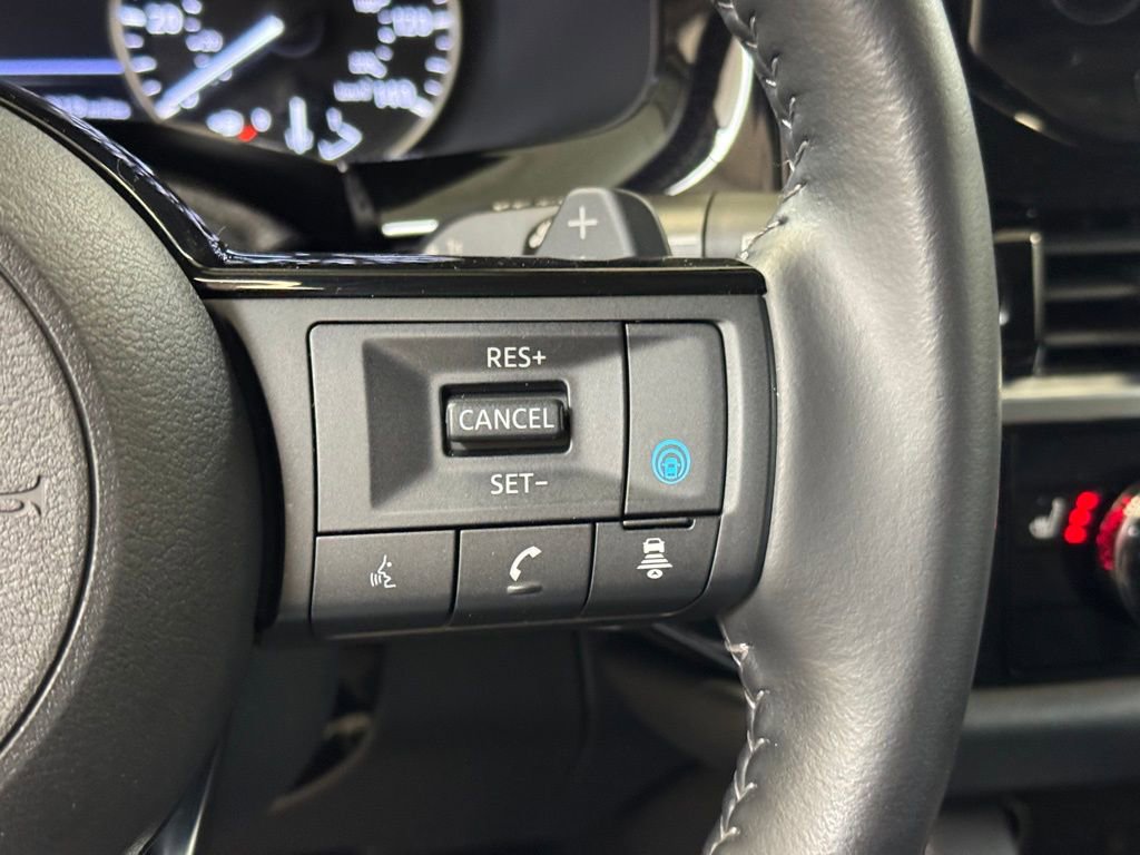 Used 2025 Nissan Pathfinder SL AWD/4WD image 34