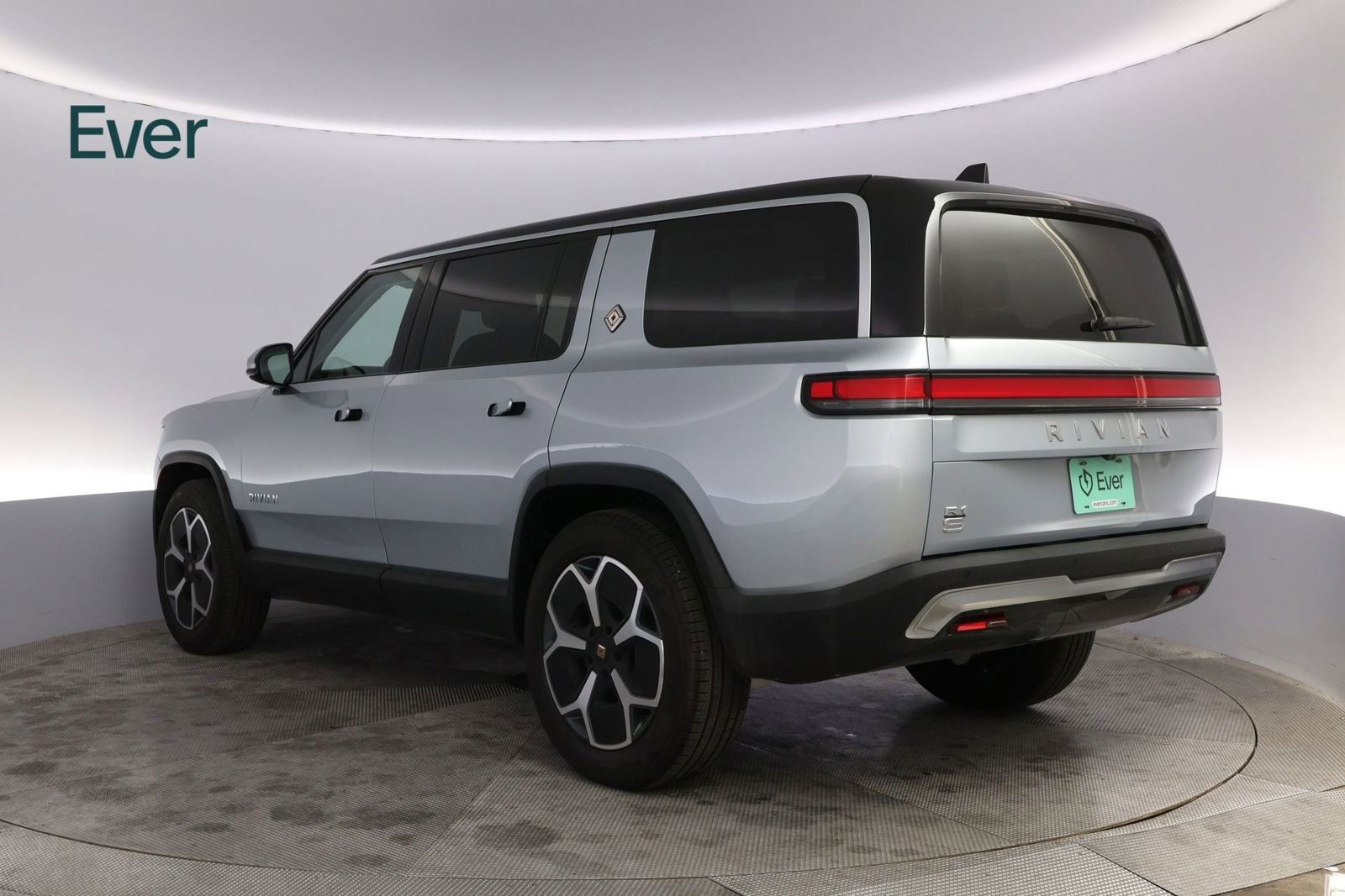Used 2024 Rivian R1S Adventure AWD/4WD image 17