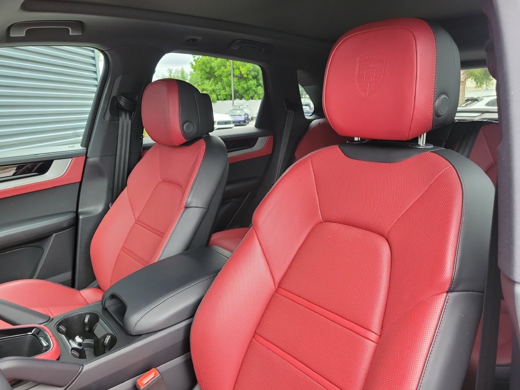 Certified 2026 Porsche Cayenne AWD/4WD image 5
