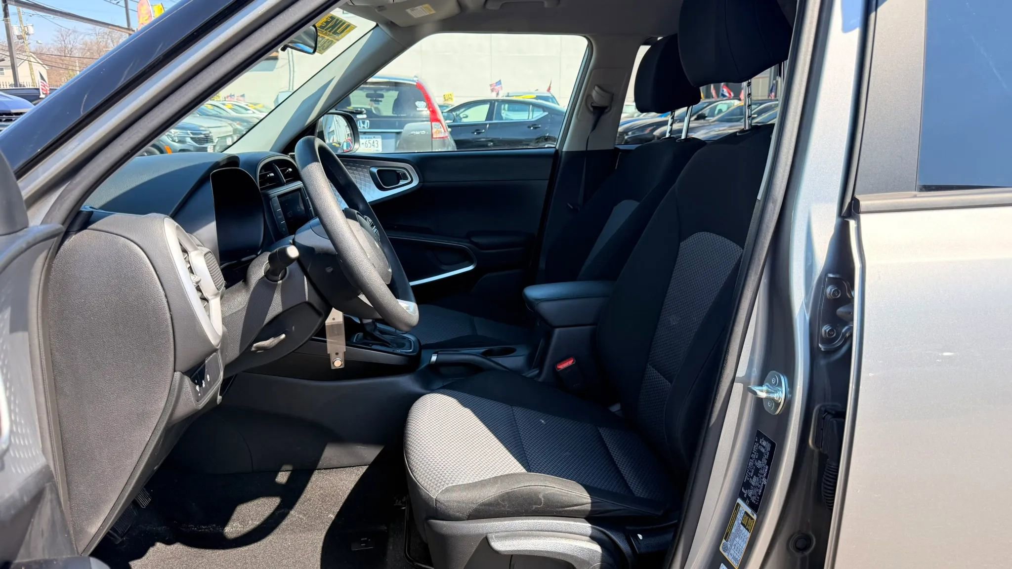 Used 2025 Kia Soul LX w/ LX Technology Package image 12