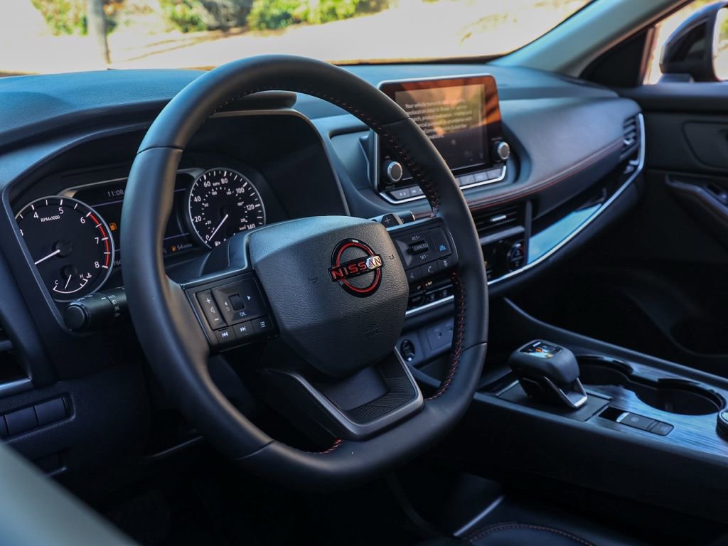 Used 2025 Nissan Rogue SV image 14