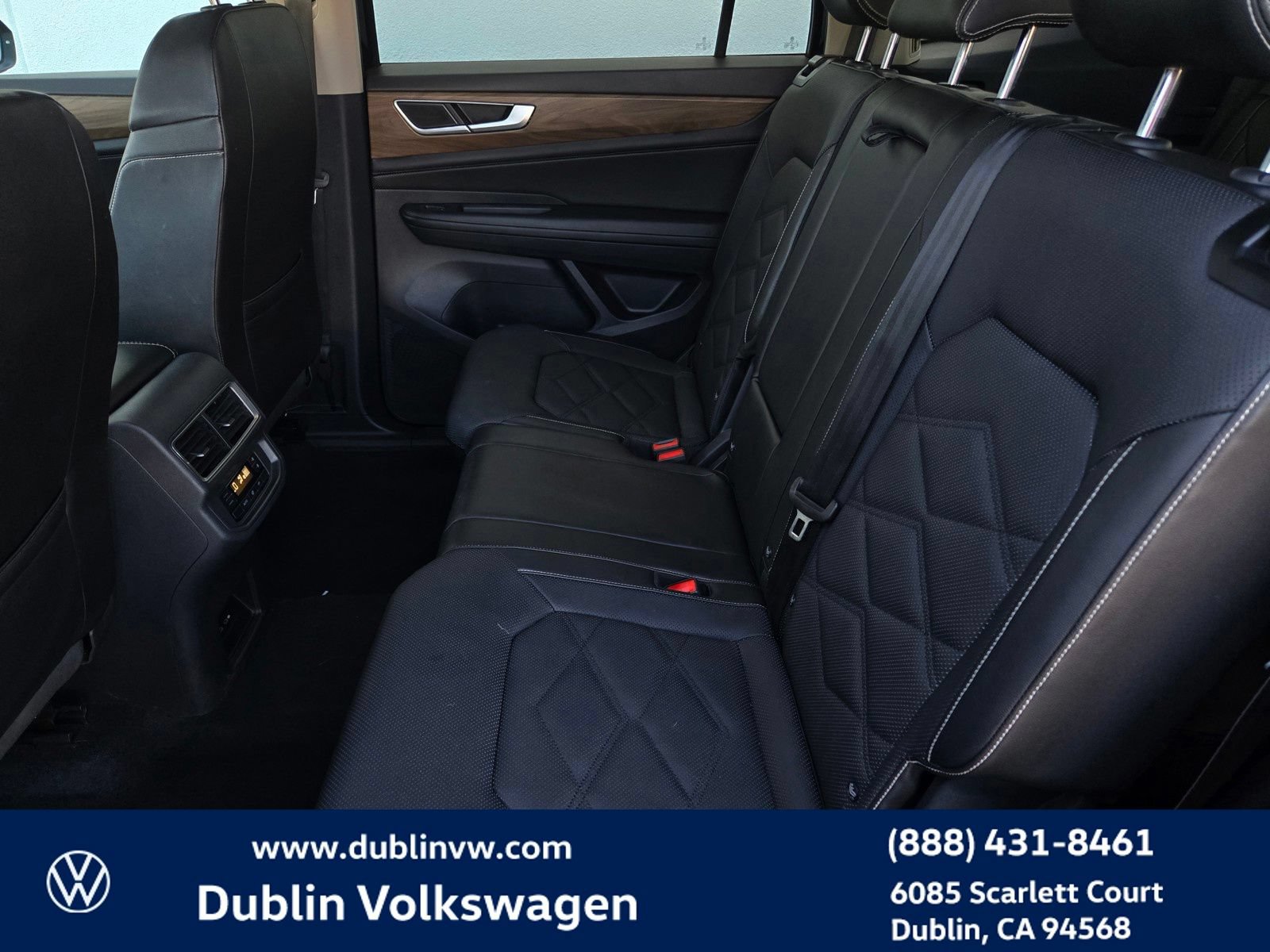 Used 2024 Volkswagen Atlas SE AWD/4WD image 13