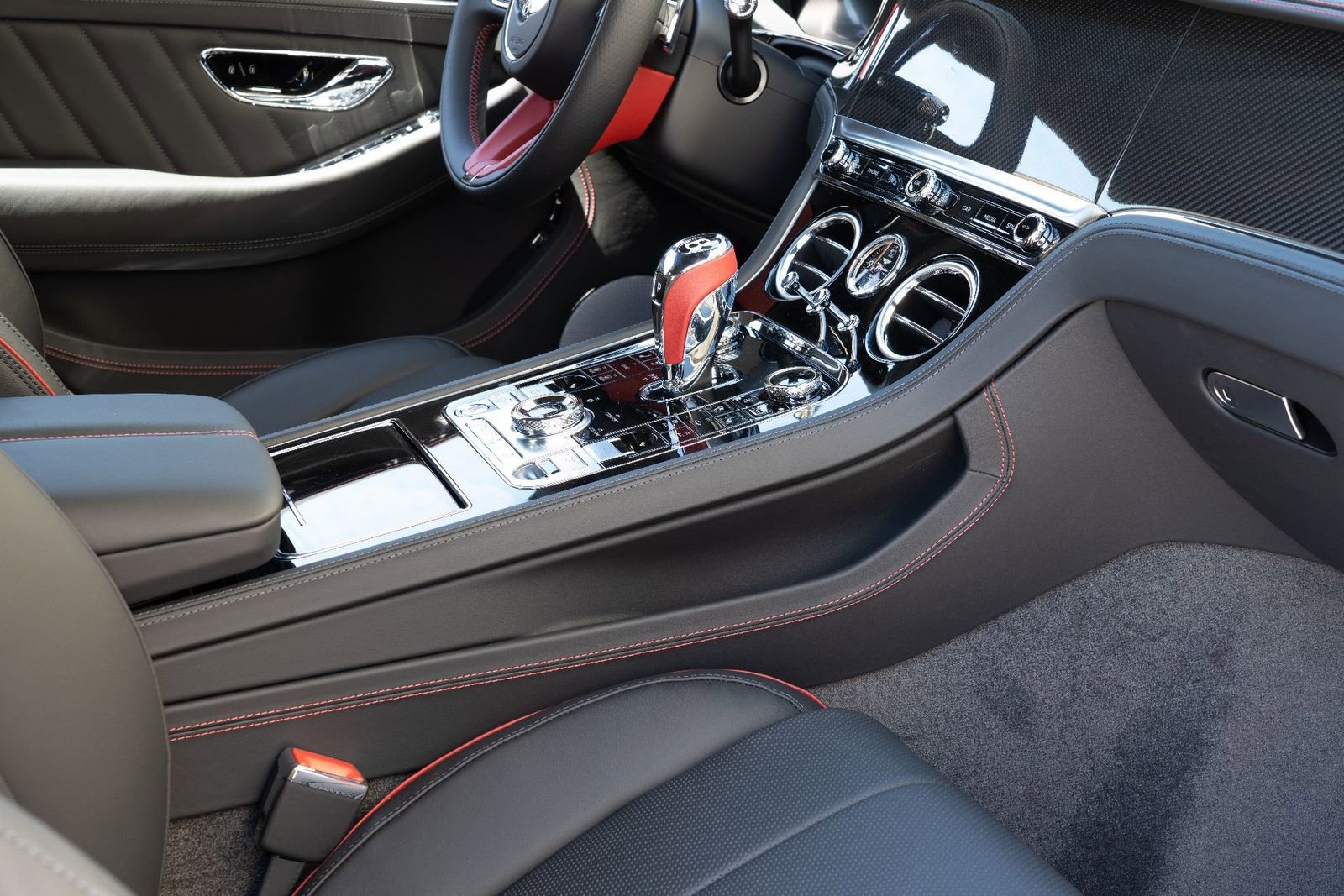 Used 2024 Bentley Continental GT image 10