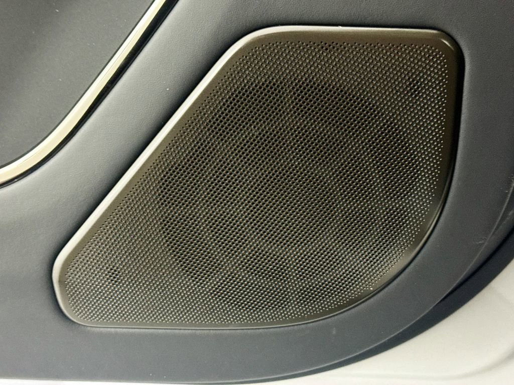 New 2026 Land Rover Range Rover SV image 18