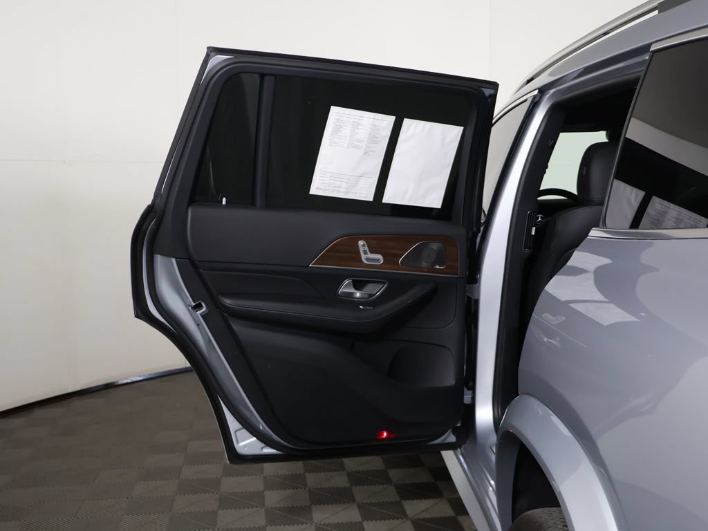 Used 2025 Mercedes-Benz GLS 450 4MATIC w/ AMG Line Exterior image 26
