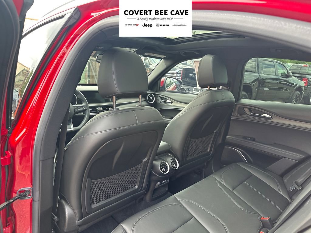 Used 2023 Alfa Romeo Stelvio Ti image 18