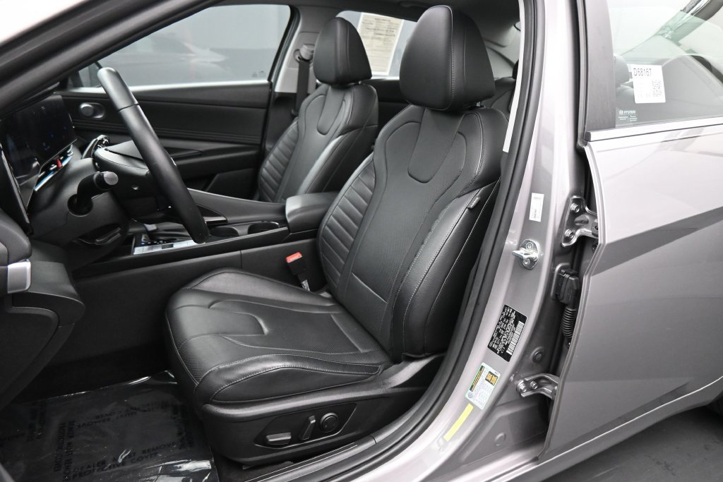 Used 2022 Hyundai Elantra Limited FWD image 17