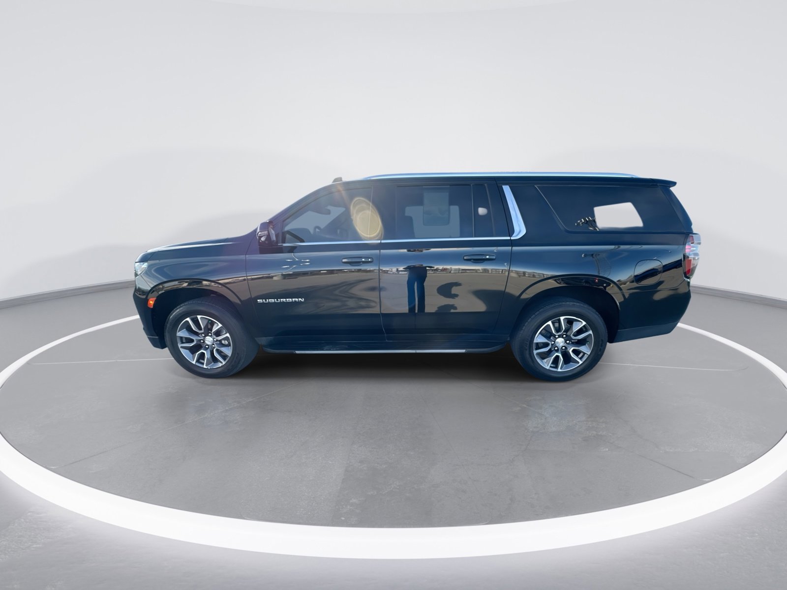 Used 2023 Chevrolet Suburban LT w/ LT Signature Package image 5