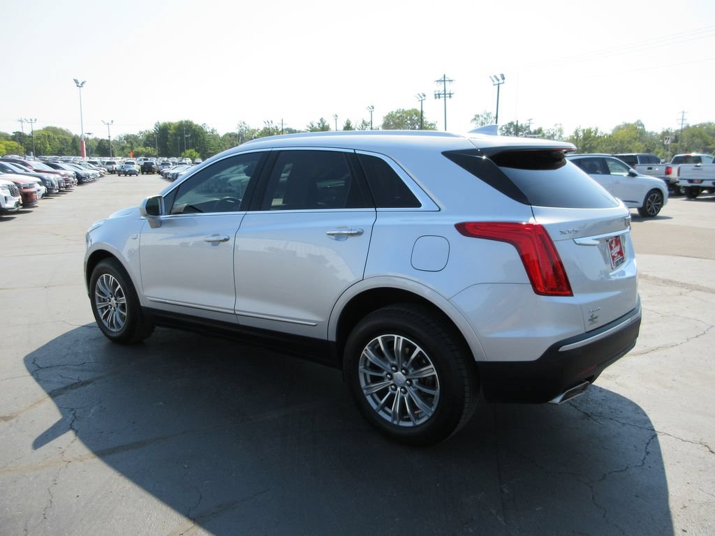Used 2017 Cadillac XT5 Luxury w/ Driver Awareness Package AWD/4WD image 8