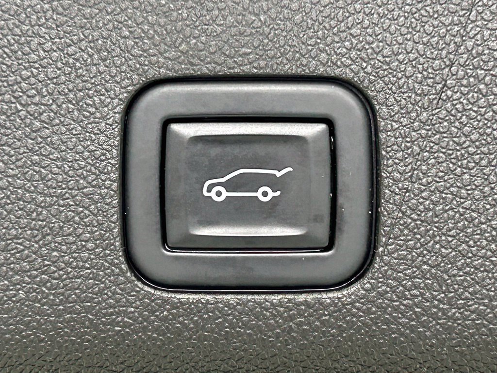 Used 2021 Chevrolet Tahoe High Country w/ Premium Package AWD/4WD image 18