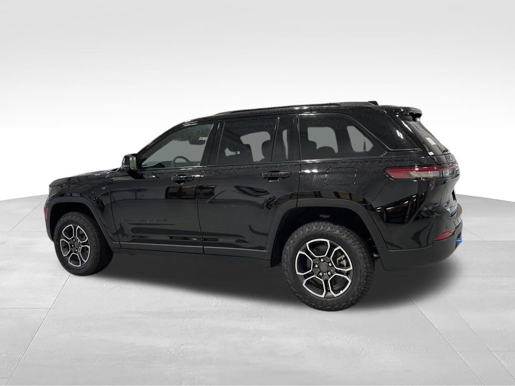 New 2024 Jeep Grand Cherokee Trailhawk w/ Advanced Protech Group II AWD/4WD image 9