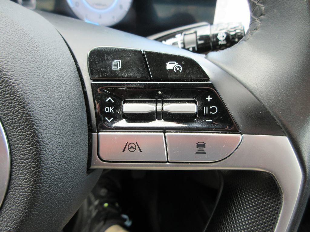 Used 2025 Hyundai Elantra SEL FWD image 24