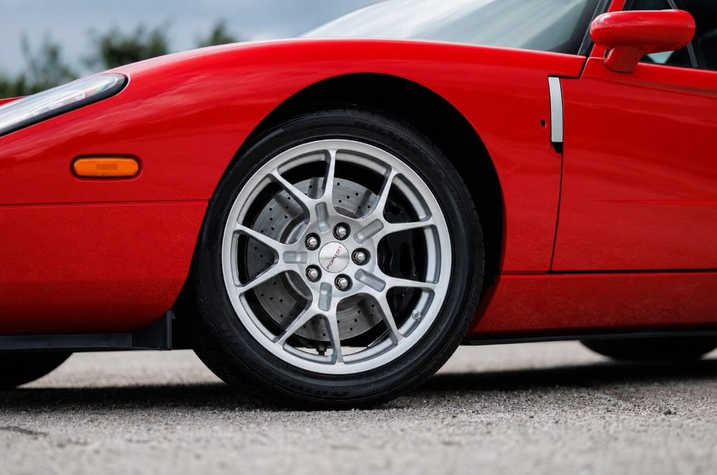 Used 2005 Ford GT RWD image 22