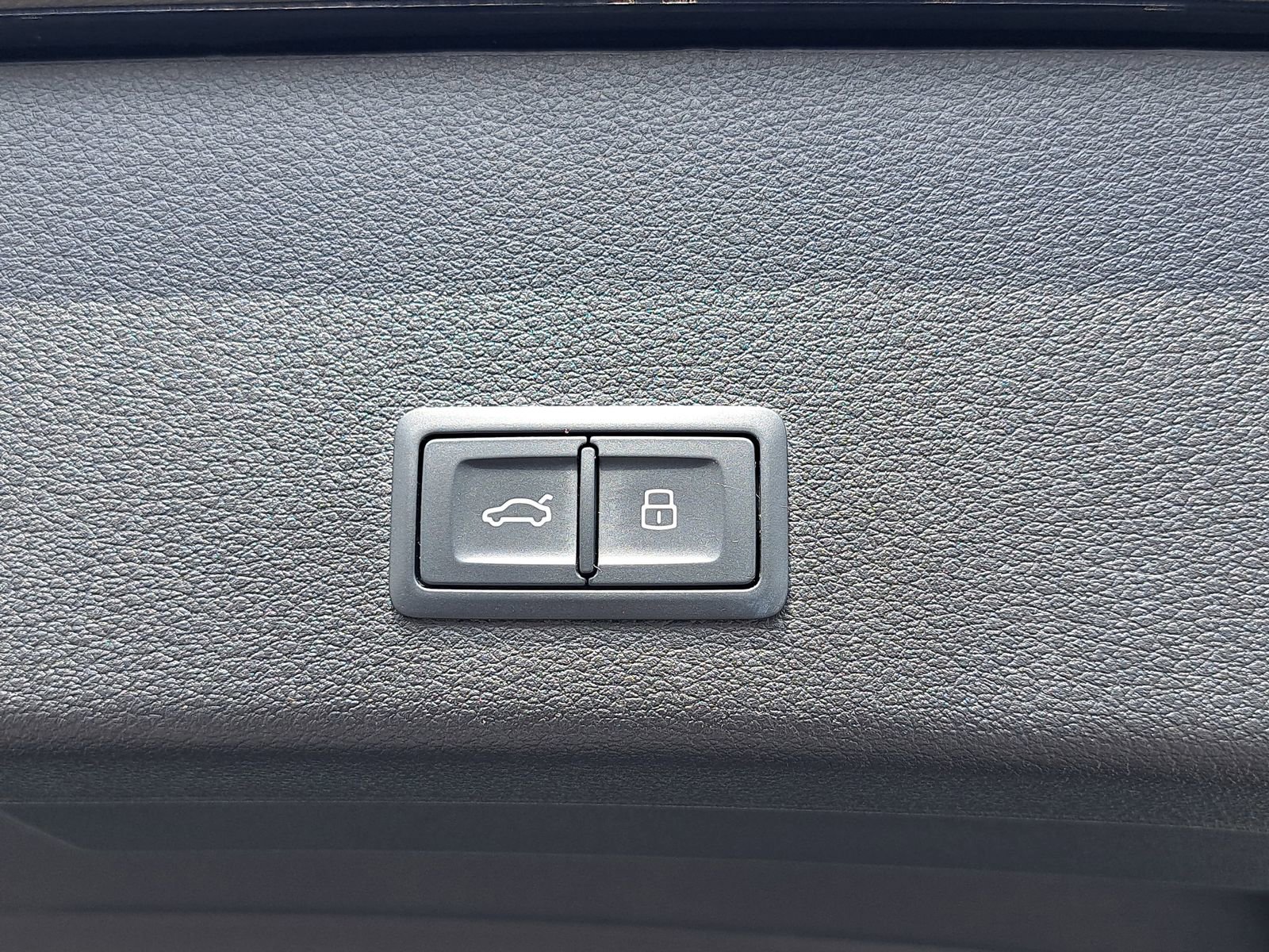 Used 2022 Audi e-tron Premium Plus AWD/4WD image 13